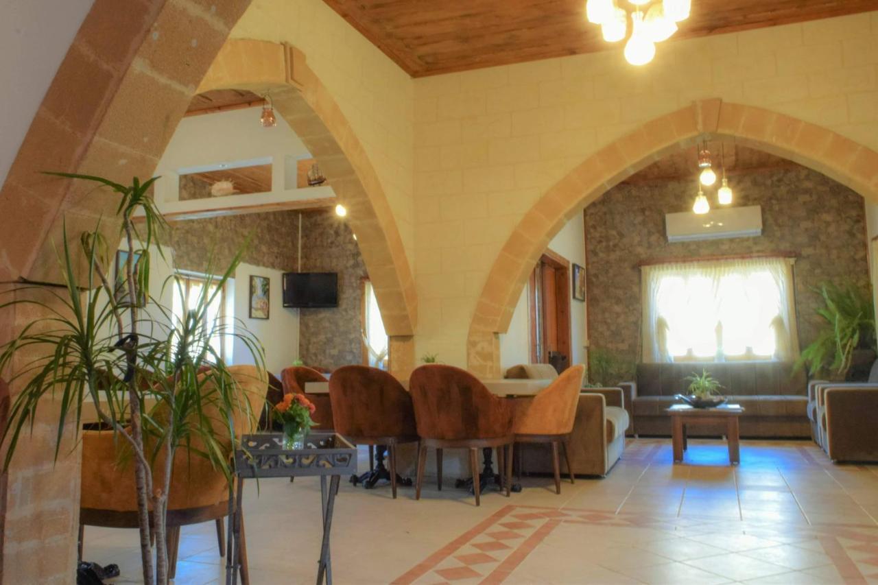 Golden Palms Guest House & Cafe Famagusta  Exterior foto